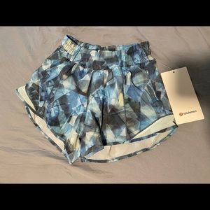Lululemon Hotty Hot LR 4” lined shorts size 2